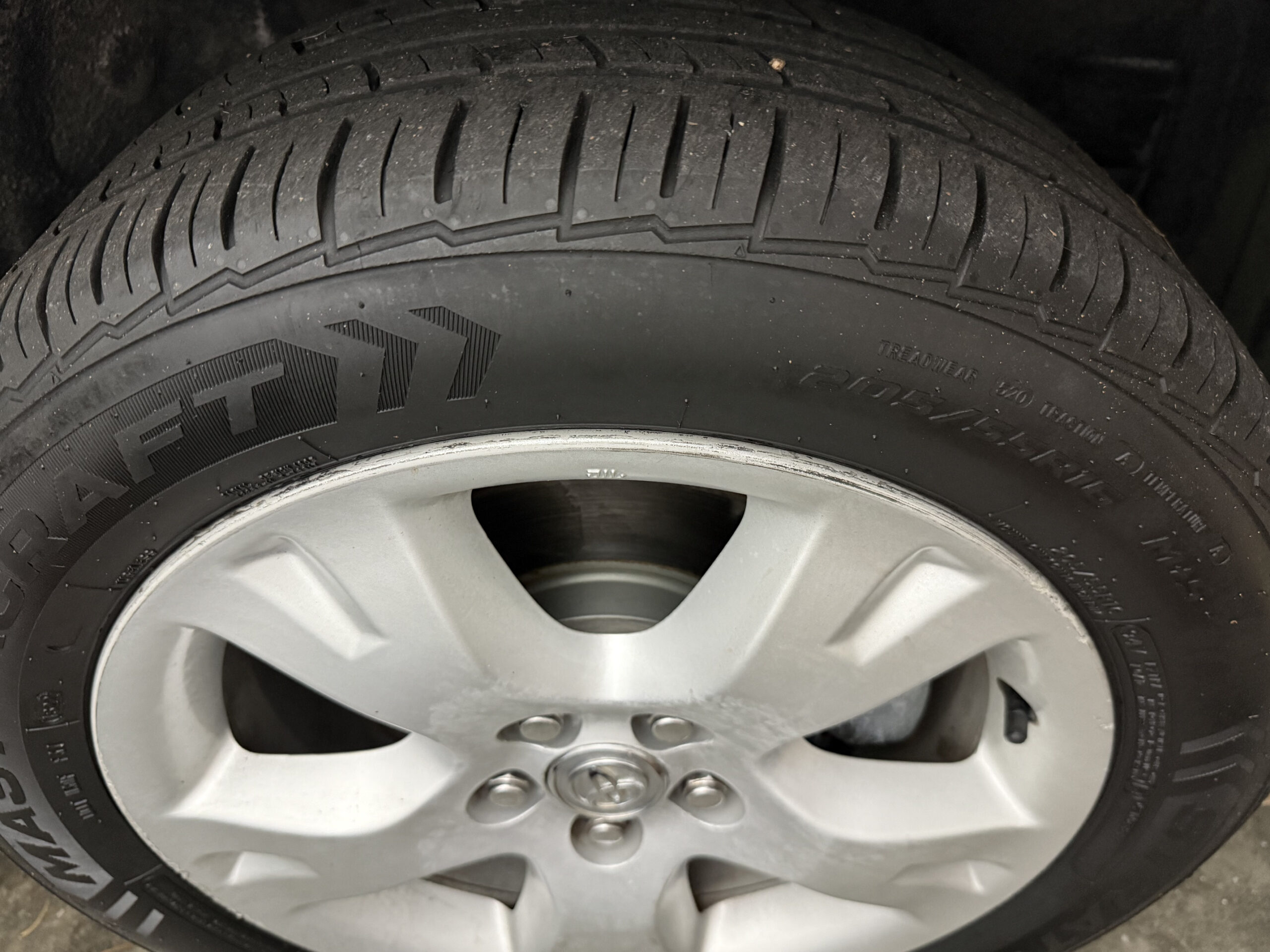 
								2005 Toyota Matrix XR 4WD full									