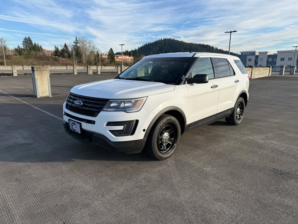 
								Cleanest 2016 Ford Explorer PIU AWD — Clean Title — 1-Owner (State Patrol) — 178k mi most of them interstate miles — White full									