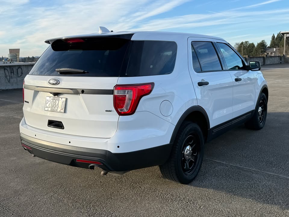 
								Cleanest 2016 Ford Explorer PIU AWD — Clean Title — 1-Owner (State Patrol) — 178k mi most of them interstate miles — White full									