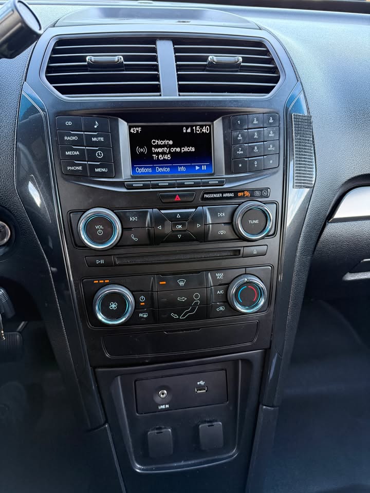 
								Cleanest 2016 Ford Explorer PIU AWD — Clean Title — 1-Owner (State Patrol) — 178k mi most of them interstate miles — White full									