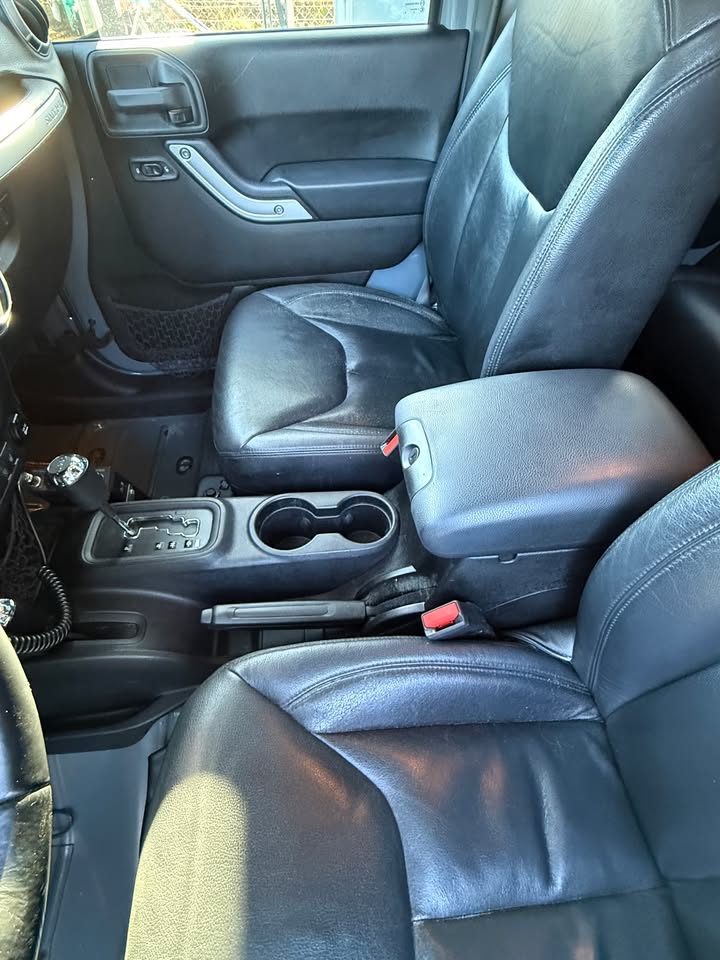 
								2015 Jeep Wrangler Unlimited Rubicon — Hard Top — 2 Owners — No Accidents — Title in Hand full									