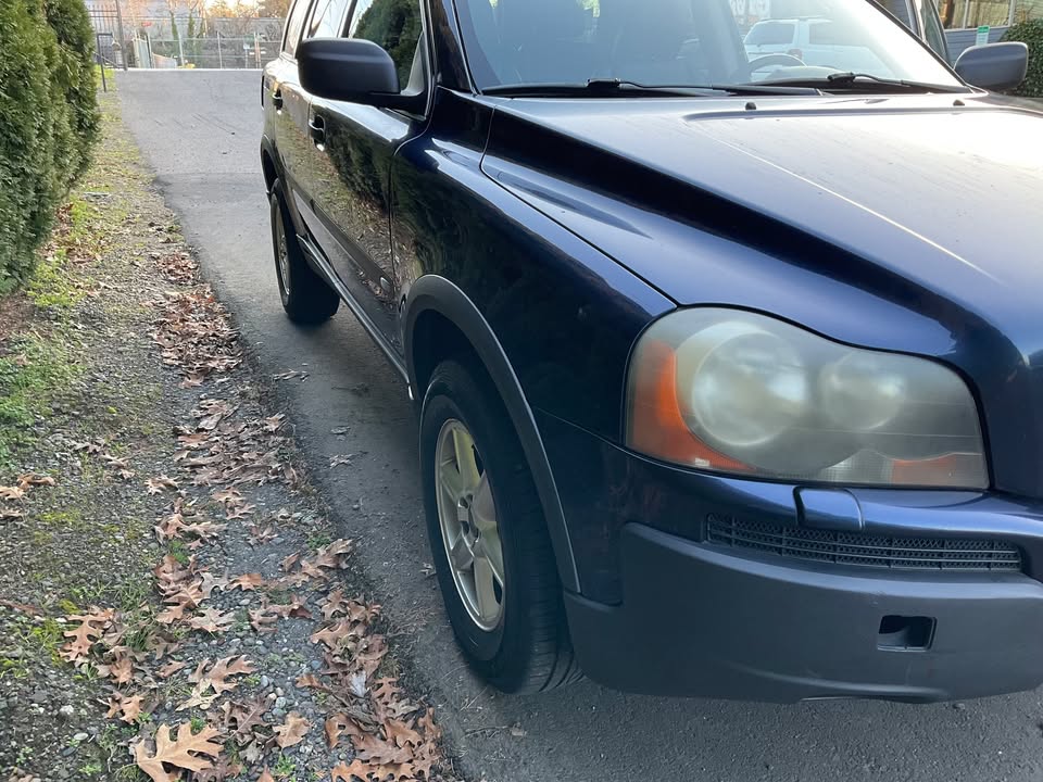 
								2003 Volvo XC90 2.5T AWD — Reconstructed Title — Turbo — 5-Passenger SUV full									
