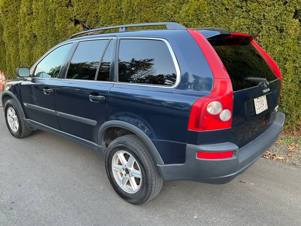 
								2003 Volvo XC90 2.5T AWD — Reconstructed Title — Turbo — 5-Passenger SUV full									