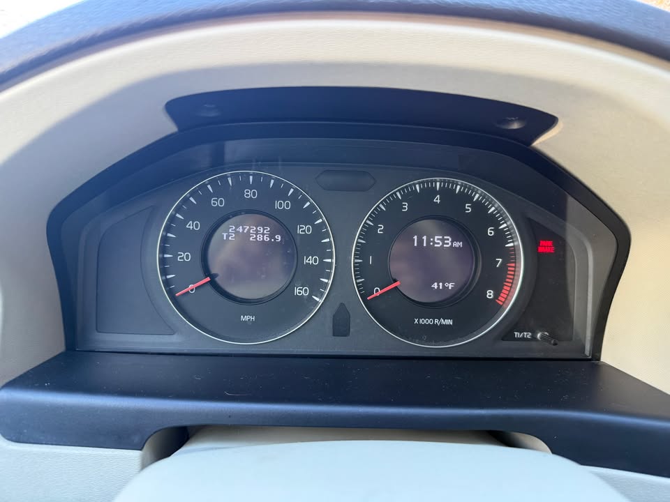 
								2008 Volvo XC70 3.2 AWD — Clean Title — No Accidents — 6-Speed Automatic — Premium Sound full									