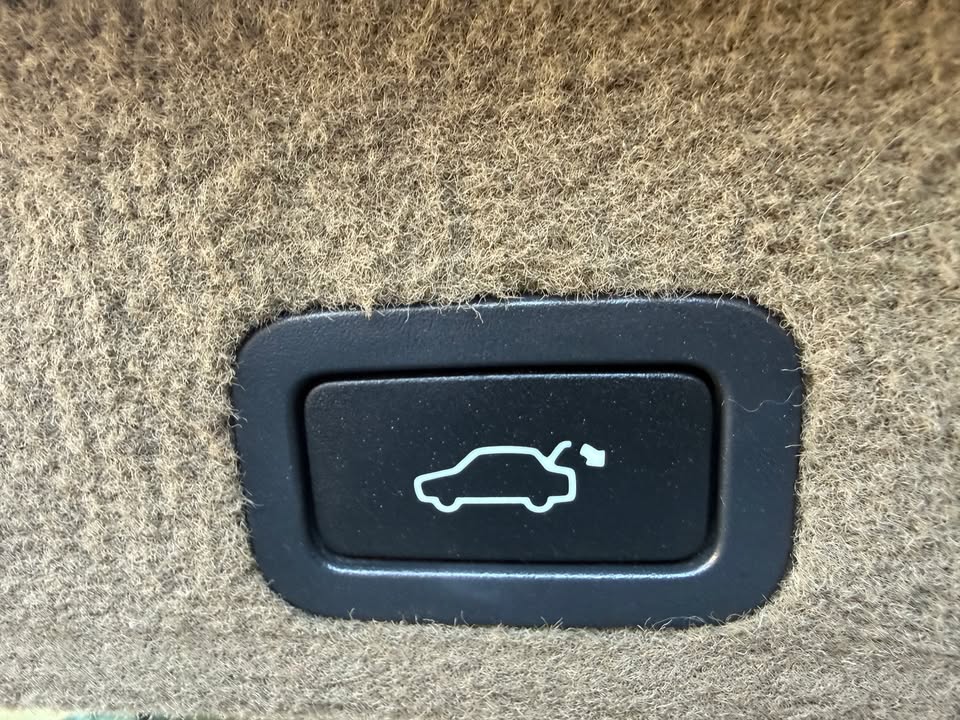 
								2008 Volvo XC70 3.2 AWD — Clean Title — No Accidents — 6-Speed Automatic — Premium Sound full									