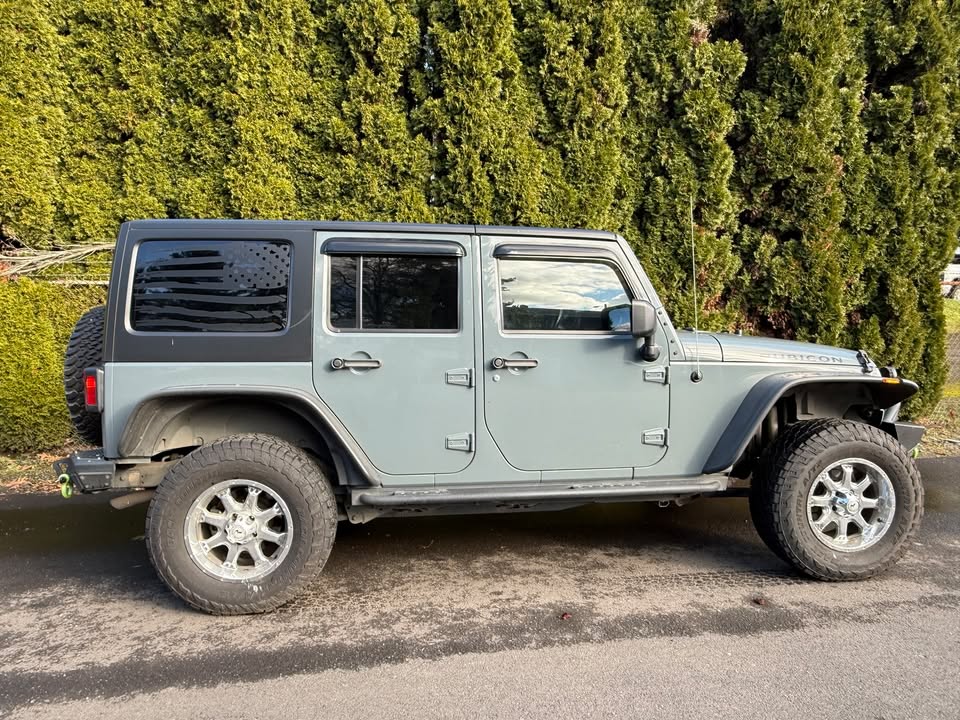 
								2015 Jeep Wrangler Unlimited Rubicon — Hard Top — 2 Owners — No Accidents — Title in Hand full									