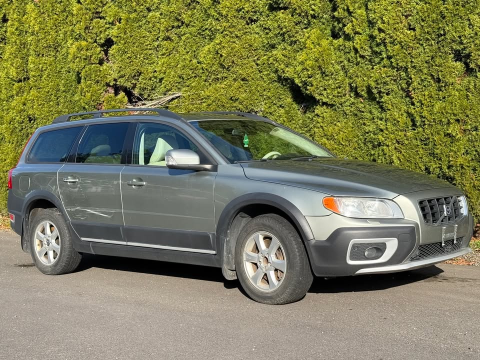 
								2008 Volvo XC70 3.2 AWD — Clean Title — No Accidents — 6-Speed Automatic — Premium Sound full									