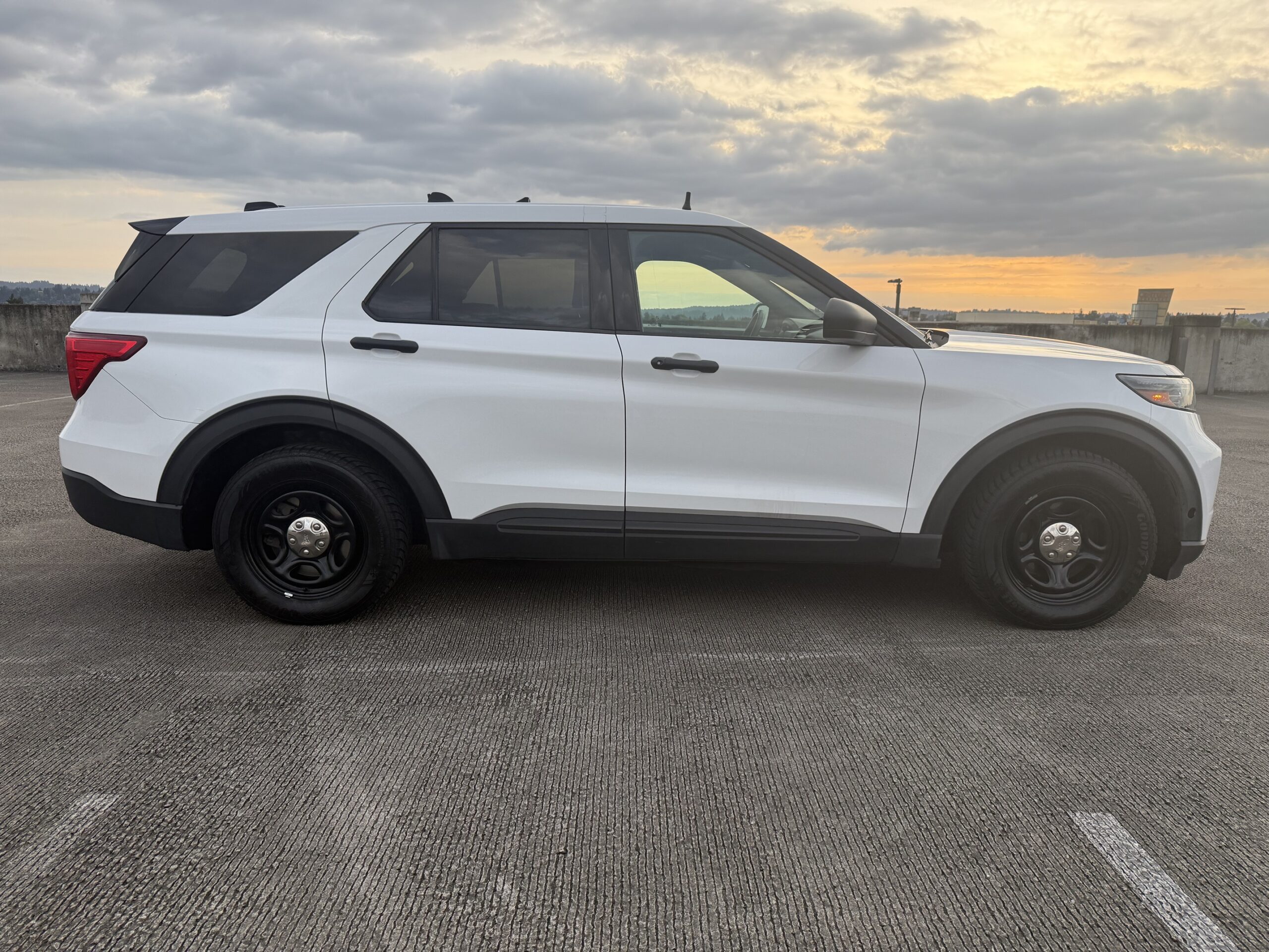 
								Ford Explorer Police Interceptor Utility full									