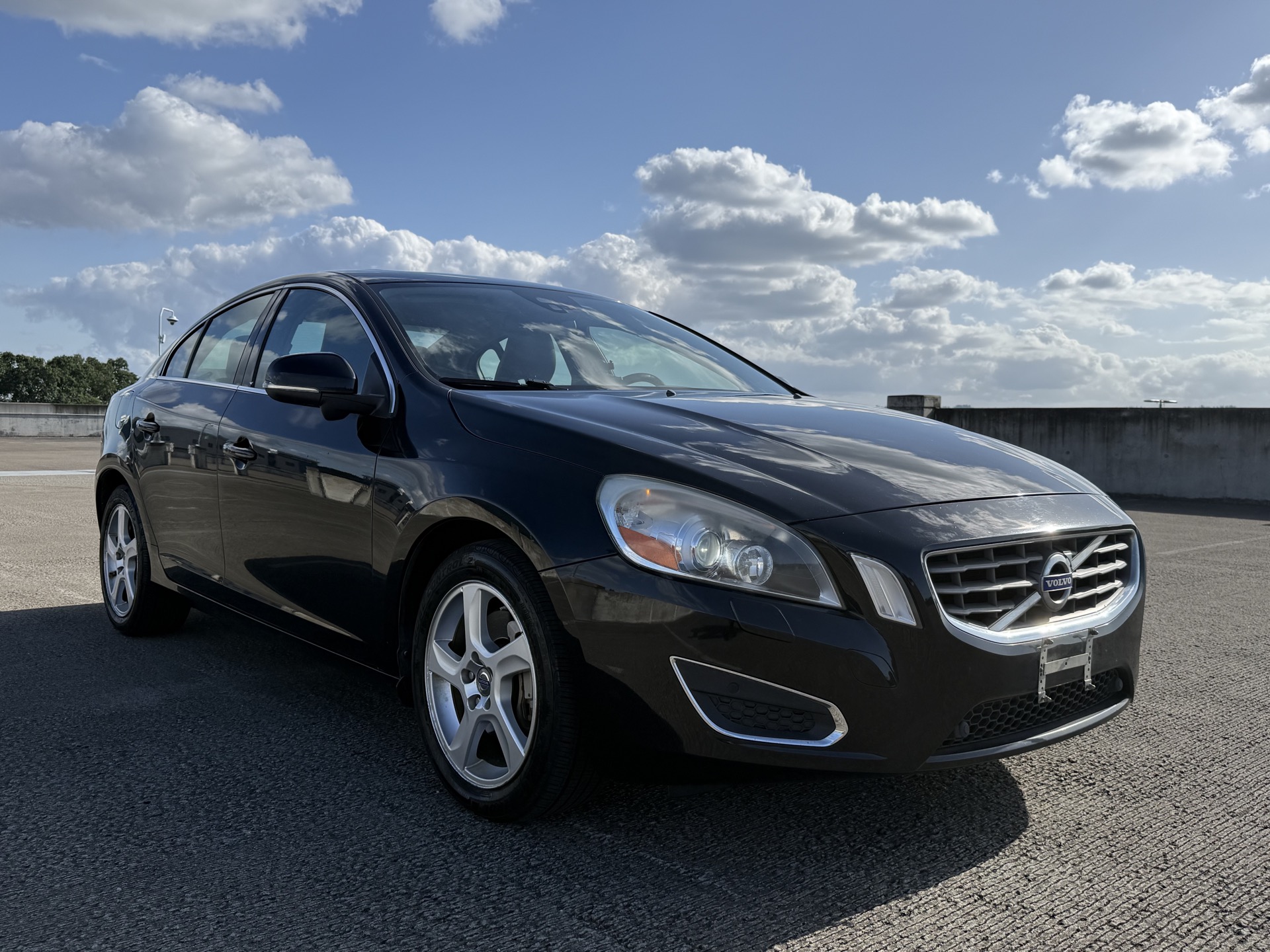 
								2013 Volvo S60 T5 AWD — Clean Title — Well Maintained full									