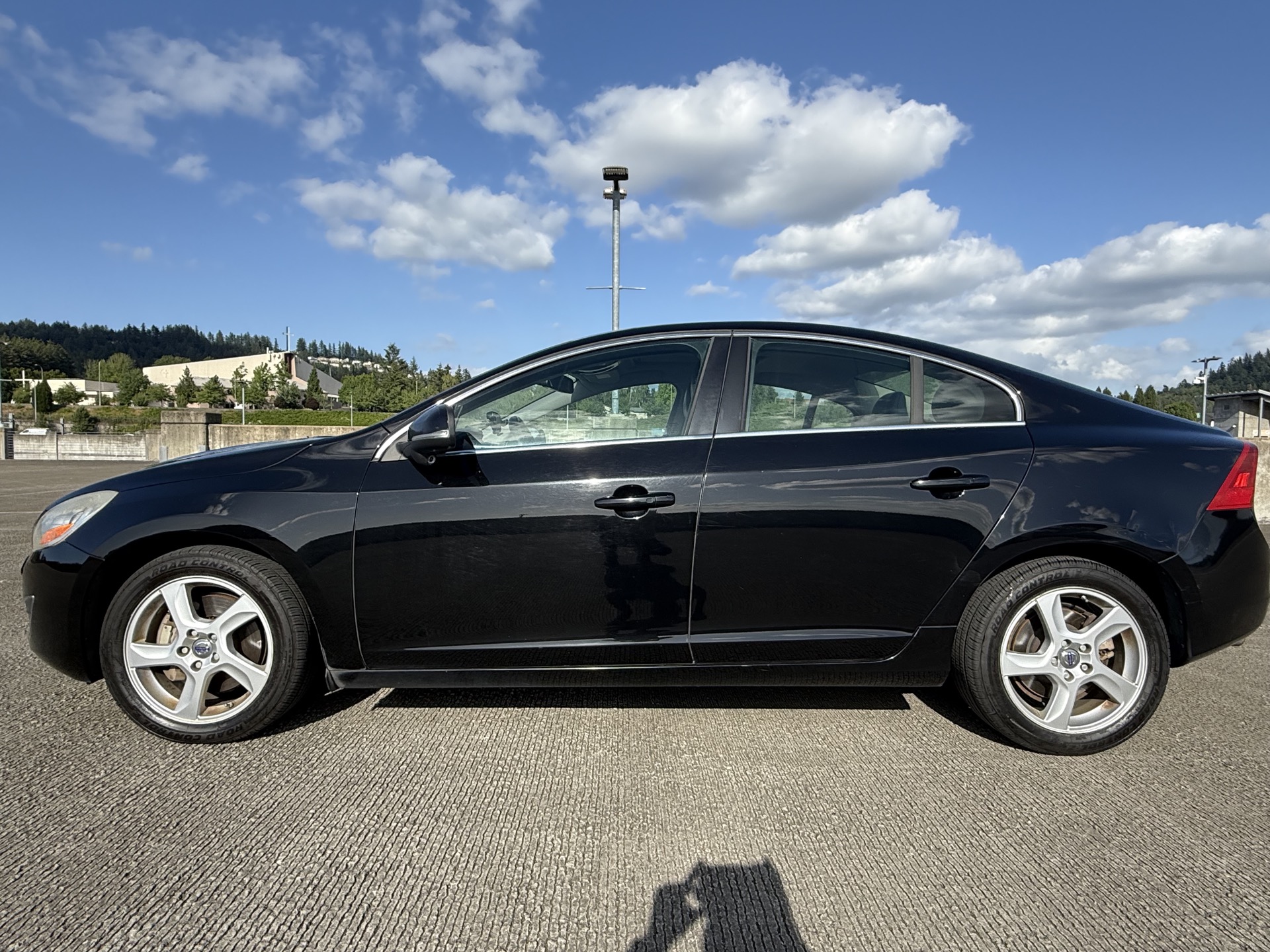
								2013 Volvo S60 T5 AWD — Clean Title — Well Maintained full									