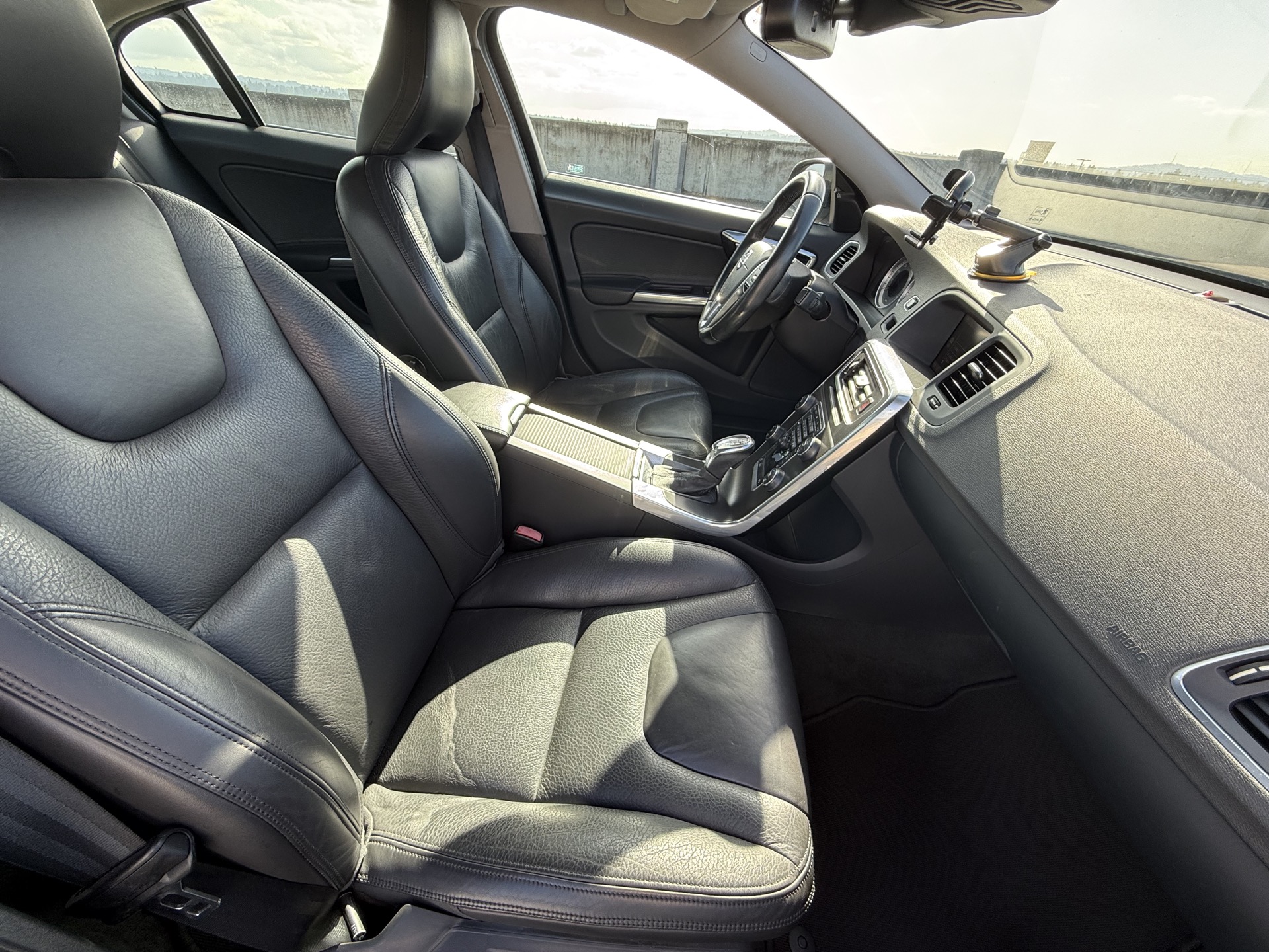 
								2013 Volvo S60 T5 AWD — Clean Title — Well Maintained full									