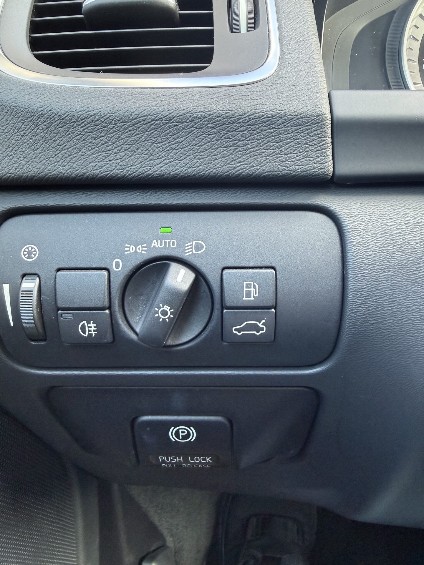 
								2013 Volvo S60 T5 AWD — Clean Title — Well Maintained full									