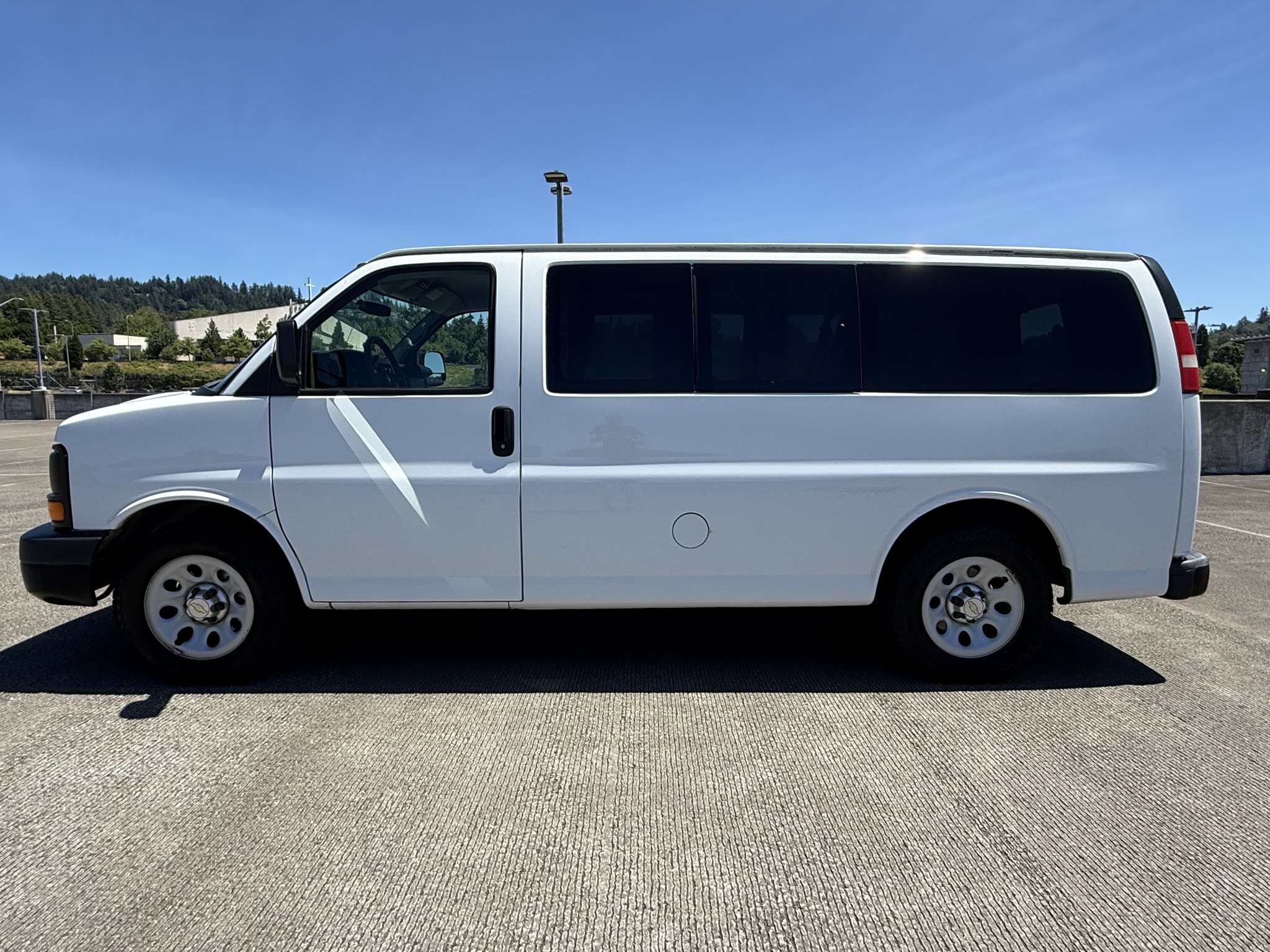 
								2014 Chevrolet Express 1500 Passenger LS AWD full									