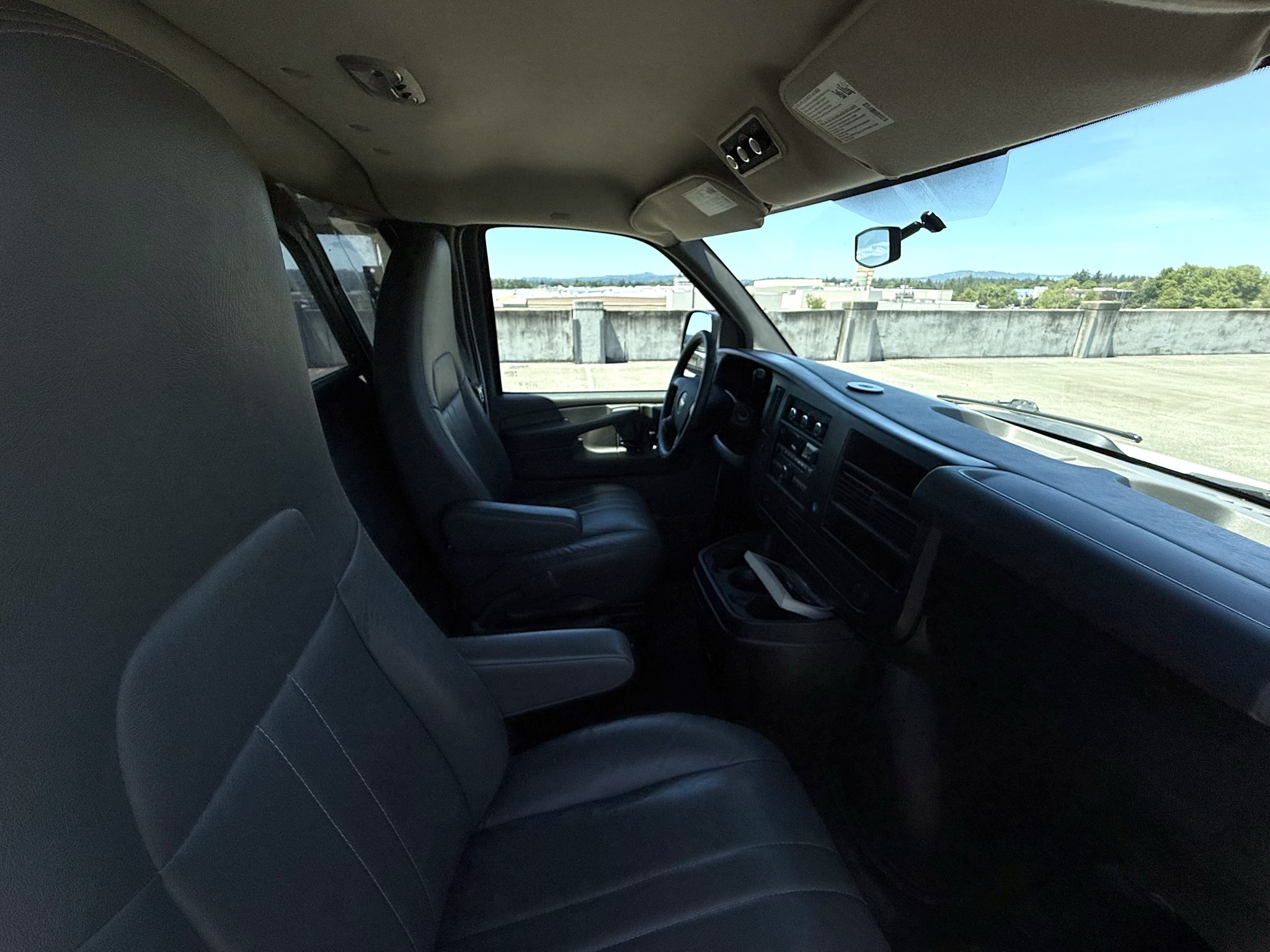
								2014 Chevrolet Express 1500 Passenger LS AWD full									