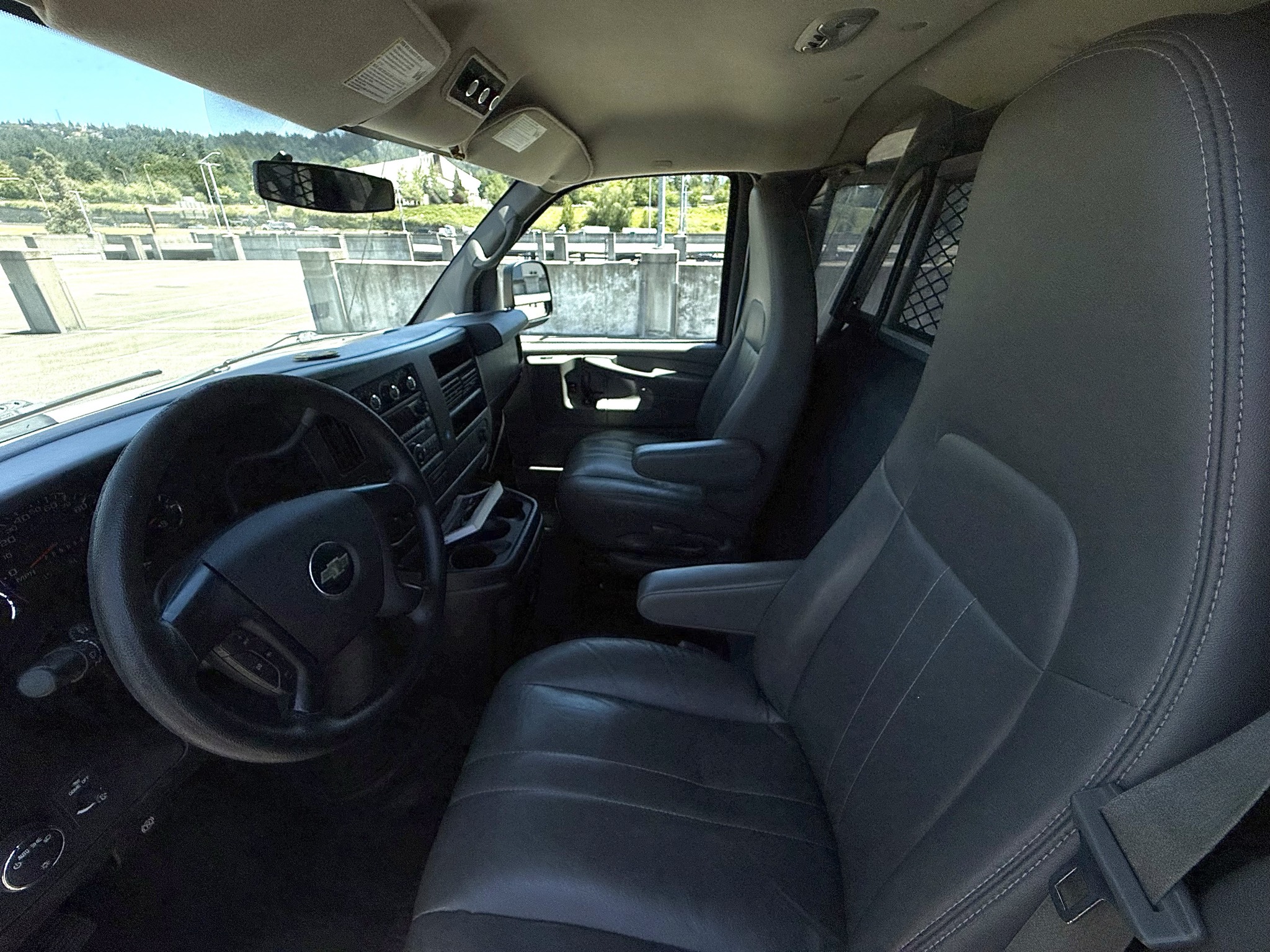 
								2014 Chevrolet Express 1500 Passenger LS AWD full									